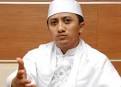 “Banyak-banyaklah bersedekah jika ingin kaya,” kata Yusuf Mansur dalam acara ... - ustadz_yusuf_mansyur_101228173420