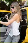 gisele-bundchen-nyc-stroll-03.jpg