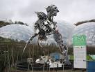 is made entirely of WEEE – Waste Electrical and Electronic Equipment. - via Daymix