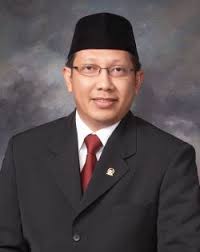Lukman Hakim Saifuddin Lantik 4 Anggota MPR Baru - R-250_188-lukman-hakim-saifuddin-1322727176