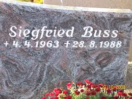 Grabstein von Siegfried Buss (04.04.1963-28.08.1988), Friedhof Mittegrossefehn. Häufige Nachnamen auf diesem Friedhof: