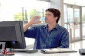اشرب الماء وأنت أمام الكمبيوتر أو عند أستخدامك الجوال "‎ Images?q=tbn:ANd9GcTJhMi-iZipi1i24G8MqgN4AcM9oIbL-Z7Sg3VFQaz0RqAMX-XnbHbj2ky1