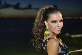 Preta Gil beija Narcisa: &ldquo;Ai que loucura&rdquo; - Carnaval 2013 - R7 Bahia