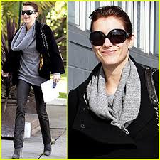 Kate Walsh leaves the trendy Chris McMillan hair salon in Beverly Hills on Wednesday with her hair still wet. (Do you think Kate would ever go back to her ... - kate-walsh-chris-mcmillan