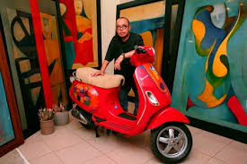 Thanh Chuong se ve dan ba khoa than len xe LX - 75193732-223615_Thanh%20Chuong%20va%20Vespa