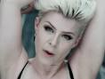Video Clip Robyn : Handle me - robyn-dancing-on-my-own
