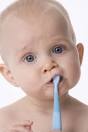 Os primeiros dentinhos | Mundo do Bebê Blog - infant+brushing+teeth