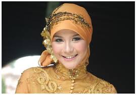 Model Busana Muslim Artis