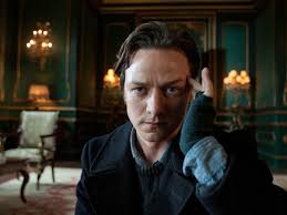 Charles Xavier (James McAvoy), ein sehr mächtiger Telepath, kennt Erik - -charles-xavier-james-mcavoy-ein-sehr-maechtiger-telepath-kennt-erik-schon-seit-kindheitstagen-beide-sind-engste-freunde-und-mitbegruender-der-schule-fuer-besonders-begabte-menschen-sprich-mutanten