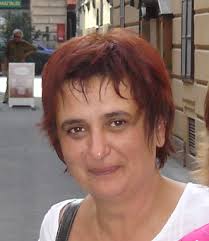 Lidija Mandić završila je Fakultet elektrotehnike i računarstva, smjer Radiokomunikacije i profesionalna elektronike, gdje je i magistrirala i doktorirala. - mandic_lidija