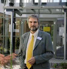 Ulrich Frommberger, Chefarzt der Klinik an der Lindenhöhe. Foto: G. Siefke. OFFENBURG. Die Mediclin-Klinik an der Lindenhöhe zählt laut einer Studie des ... - 63047562