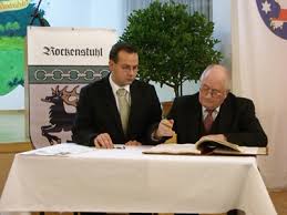 Josef Trabert Bürgermeister der Einheitsgemeinde Rockenstuhl. Josef Trabert - Eintrag in das Goldene Buch. Die Ministerpräsidenten von Thüringen und Hessen, ... - 2008%2012%2005_003%2054