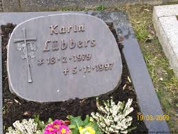 Grabstein von Karin Lübbers (18.02.1979-05.11.1997), Friedhof Westeraccum. Häufige Nachnamen auf diesem Friedhof: