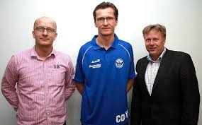 Cheftrainer Thomas Hoßmang (l), Co-Trainer Stefan Hoßmang (m) und Präsident Jörg Drews (r). Frank Terks. Geschrieben von: Stephan R.T.