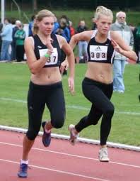 Rabea Klink und Melina Schardt mussten bei den 100 Metern mit extrem viel Gegenwind laufen umso beachtlicher deren Leistungen Melina lief mit 3,6 Meter pro ...