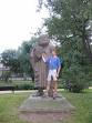 Mikko said hello to a statue - via Daymix
