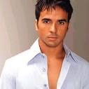 http://greenobles.com/data_images/luis-fonsi/luis-fonsi-02.jpg