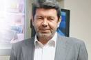 τραγουδάει ο Αντώνης Ρέμος