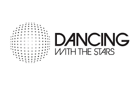 Γάτα τρώει σουβλάκια στο Dancing