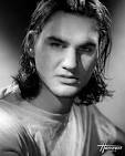 File:FEDERER Roger-24x30-1998.