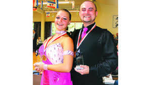 DELMENHORST Erfolgreich geht das Jahr 2009 für die Tänzer des Tanzsportzentrums Delmenhorst (TSZ) zu Ende. Sven Garmhausen und Lena Vogler sicherten sich .