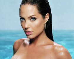 angelina jolie praia