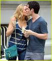 http://cdn03.cdn.justjared.com/wp-content/uploads/headlines/2008/07/blake-lively-penn-badgley.jpg