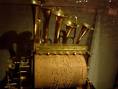 A mechanical music box sort of - via Daymix