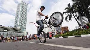 Aksi freestyle sepeda BMX Saat Car Free Day - Photo Liputan6.com
