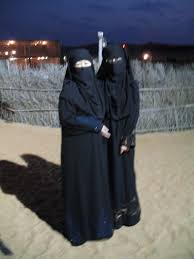 Abaya - Wikipedia, the free encyclopedia