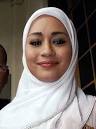 PETALING JAYA: Pelakon Maya Karin,31, dan suaminya Steven David Shorthose,40 ... - mayakarin_mahkamah