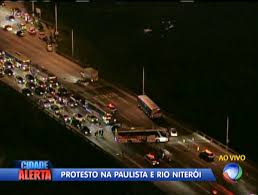 Imagens mostram repress&atilde;o da PM em protesto no Maracan&atilde; ...