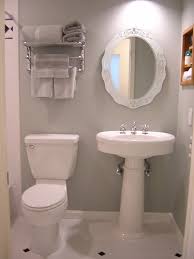 Small Bathroom - Decorating
