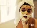 Lucy Hale shaves face for