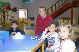Gerne geht Julian Heil aus Bisingen seinem Beruf im Eilers-Kindergarten nach. Er ist der einzige Erzieher in den Kindergärten der Gesamtstadt Rosenfeld. - media.media.0a494db5-470d-4d71-9e6c-427c21c97e79.normalized