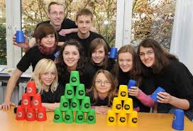 Im Bild oben von links nach rechts: Anna-Lena Romanowski, Ricarda Lepenat, Lara Geisler, Mara Kalinasch, Lisa-Marie Rohmann, Vivien Kiyek, Connie Parwez.