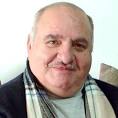 يحمل شهادة ليسانس آداب / جامعة