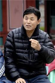 Lee Byung-Hoon (director) - AsianWiki - 250px-Lee_Byung-Hoon_(director)-01