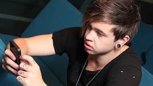 Reece Mastin sings for Twitter fans at 92.9 Photo: Dennis McDougall - RhysMastinDM_Article-wide-7-620x349