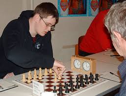[14.03.2007] Erst eine Runde vor Schluß gelang dem haushohen Turnierfavoriten Thomas Fiebig (BRK) der erste souveräne Sieg mit den weißen Steinen (gegen ... - bem2007_2