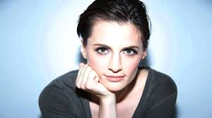 Fotos de Stana 2 - Página 6 Images?q=tbn:ANd9GcTzYeuG-_DX8bX6MLGApIFCX0r42fafbeKrYjPiymSJbRK5AeA-