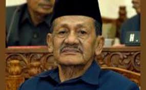 COM, MAKASSAR - Wali Kota Makassar Ilham Arief Sirajuddin melayat ke kediaman politisi senior PDIP Sulsel, Andi Potji, Senin (2/9/2013). - mantan-wakil-ketua-dprd-sulsel-andi-potji