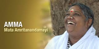 Mata Amritanandamayi, auch Amma (Mutter) genannt, ist auf der ganzen Welt ...