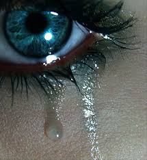 انواع الدموع واكثرها تاثيرا Tear