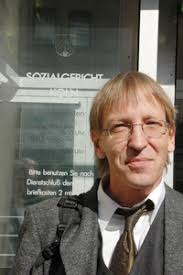 Martin Behrsing vor dem Sozial - BehrsingM_%25200914HDH075