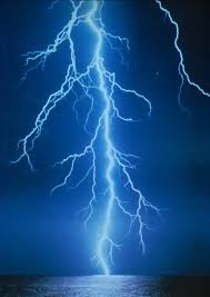 النسر الفضى على الكرسى Lightning