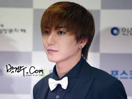 آنياسايوه ياحلوين اليوم جبتلكم صور لي توك صور تهببببببببل Normal_090906-leeteuk