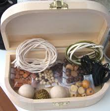 http://t2.gstatic.com/images?q=tbn:JCcSF8fIfi-O1M:http://bijoux-et-perles.les-creatifs.com/photosarticles/bt_perles_bois_tg.jpg