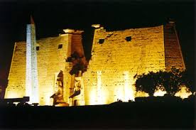 تاريخ مصر الفرعونية  Egypt-luxor-temple-front-night