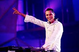 DJ Earworm is Jordan Roseman
